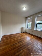 100 Abbottsford Rd, Unit 4 in Brookline, MA - Building Photo - Building Photo