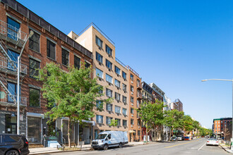 424 East 10th Street in New York, NY - Building Photo - Building Photo