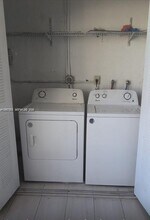 10847 NW 7th St in Miami, FL - Building Photo - Building Photo