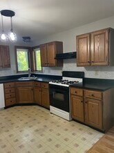 21 Pleasant St, Unit 1 Bedroom in Merrimac, MA - Building Photo - Building Photo