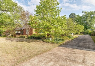 1205 W Oak Ave in Jonesboro, AR - Building Photo - Building Photo