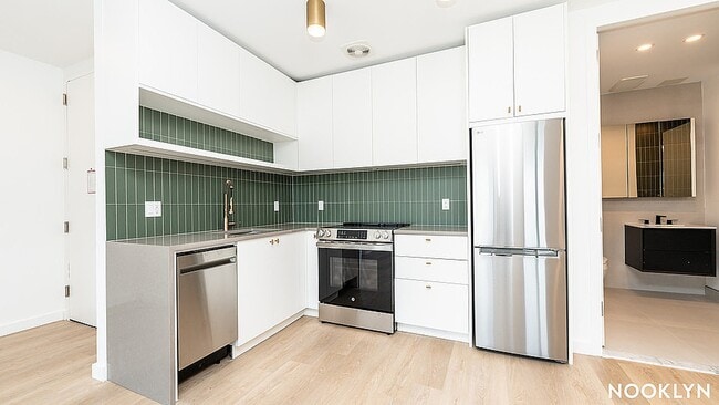 527 Grand Ave, Unit 901