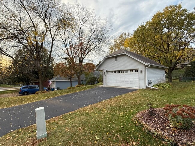 5864 Red Cherry Ln in Minnetonka, MN - Building Photo - Building Photo