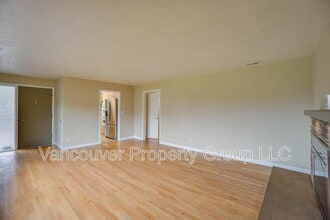 2218 E 18th St in Vancouver, WA - Foto de edificio - Building Photo