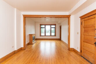 2165 N Milwaukee Ave in Chicago, IL - Building Photo - Building Photo