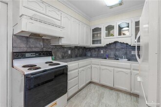 7 N 38th St in McAllen, TX - Building Photo - Building Photo