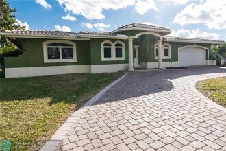 2732 NE 10th St in Pompano Beach, FL - Foto de edificio - Building Photo