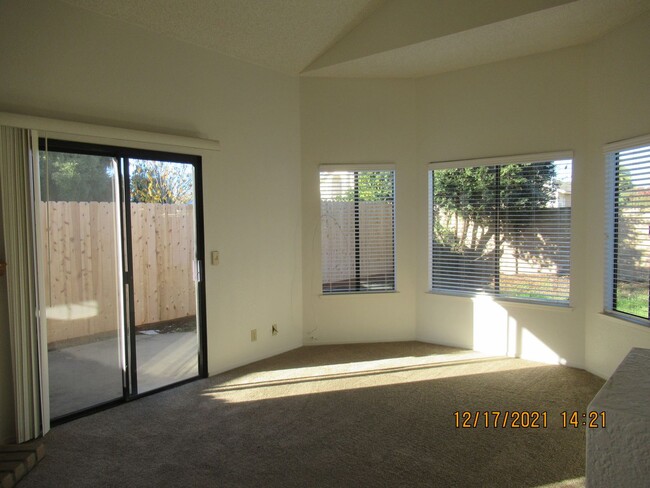 1128 Marigold Way in Lompoc, CA - Building Photo - Building Photo