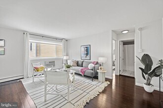 1341 Clifton St NW in Washington, DC - Building Photo - Building Photo