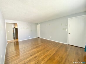 24 College St in Clinton, CT - Building Photo - Building Photo