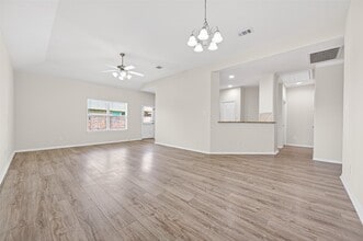 24634 Lakecrest Creek Dr in Katy, TX - Building Photo - Building Photo