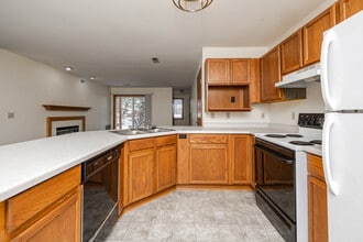 Milestone Properties in Pewaukee, WI - Foto de edificio - Interior Photo