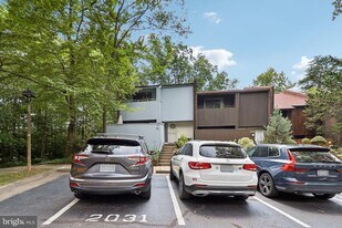 2031 Approach Ln in Reston, VA - Building Photo