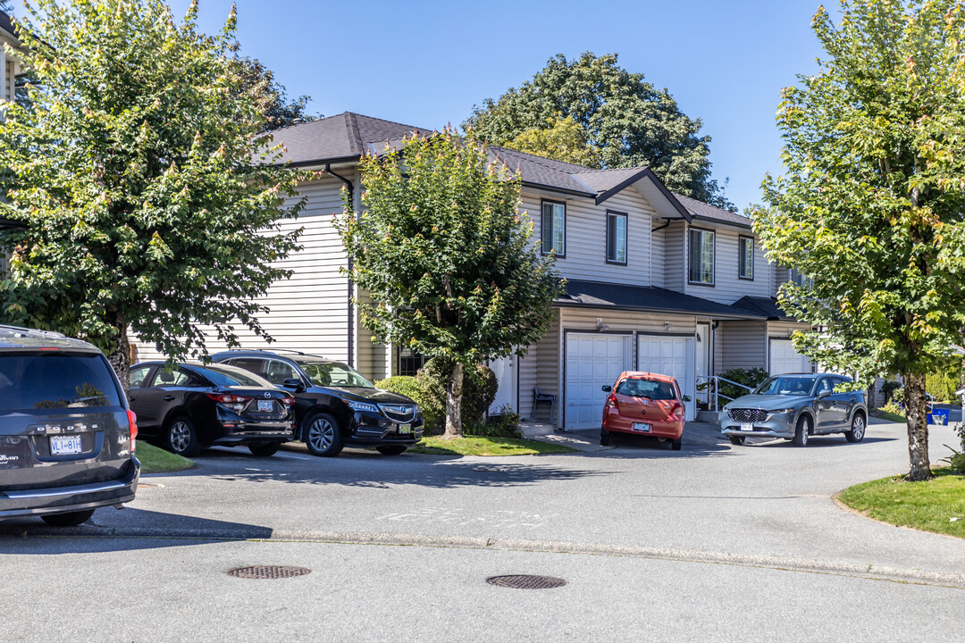 9561 207 St in Langley, BC - Building Photo