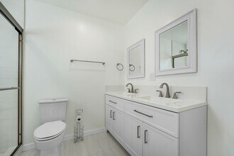 22567 Leadwell St in Los Angeles, CA - Building Photo - Building Photo