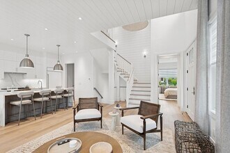 8 Magnolia Dr in Water Mill, NY - Foto de edificio - Building Photo