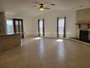 11609 Shady Tree Pl in Tampa, FL - Building Photo - Building Photo