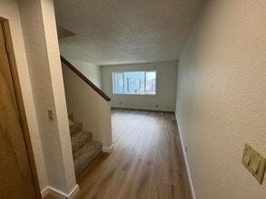 708 NE Avery St in Newport, OR - Building Photo - Building Photo