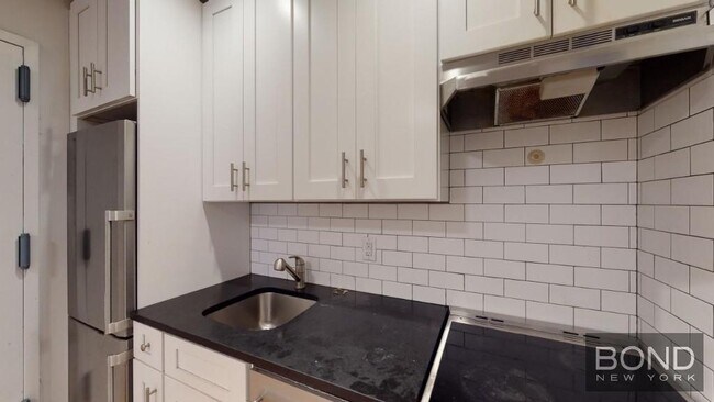 1435 1st Ave in New York, NY - Building Photo - Building Photo