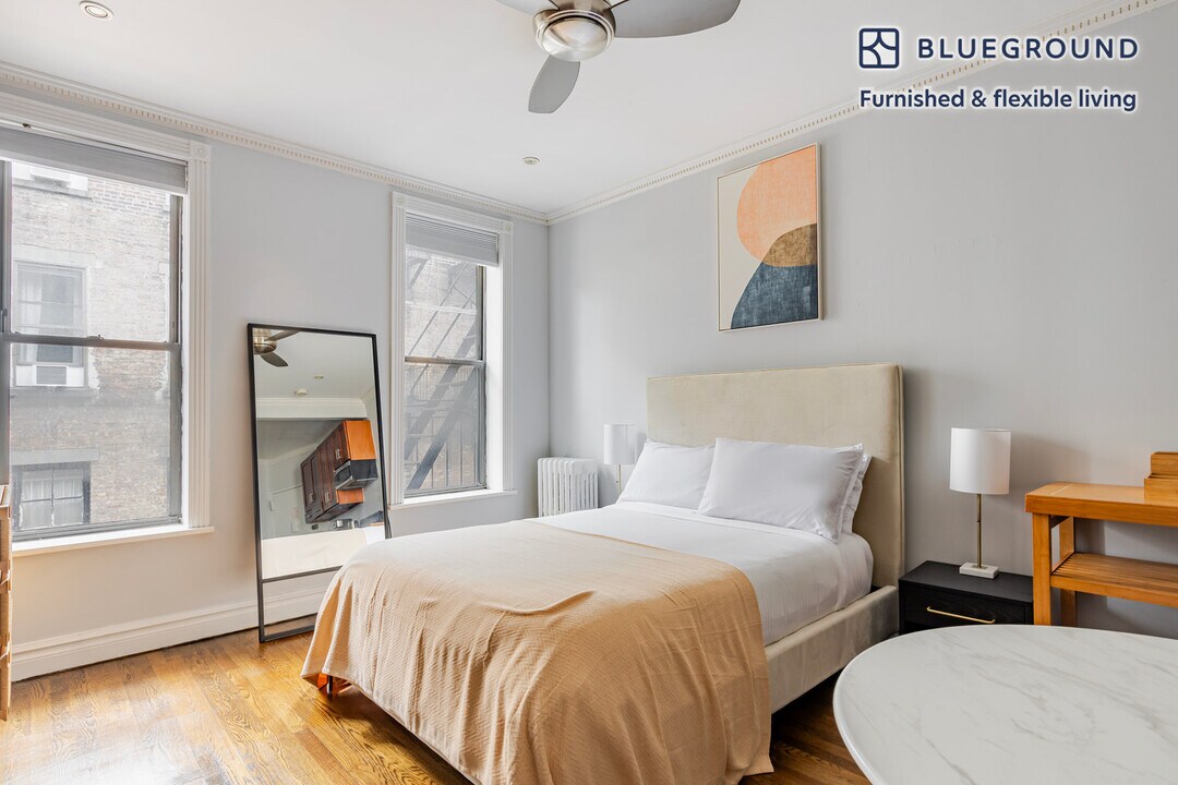 51 Leroy St in New York, NY - Building Photo