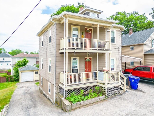 25 Capron St in West Warwick, RI - Building Photo - Building Photo