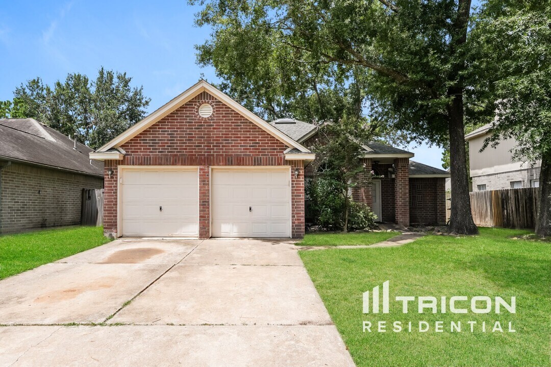 18707 Singing Woods Dr in Humble, TX - Building Photo