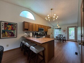 9736 Flagstone Way in West Chester Township, OH - Building Photo - Building Photo