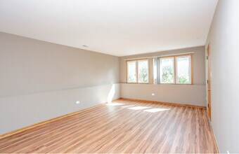 7840 Cronin Ave in Justice, IL - Building Photo - Building Photo