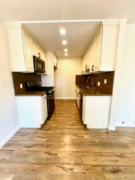 430 E San Jose Ave in Burbank, CA - Building Photo