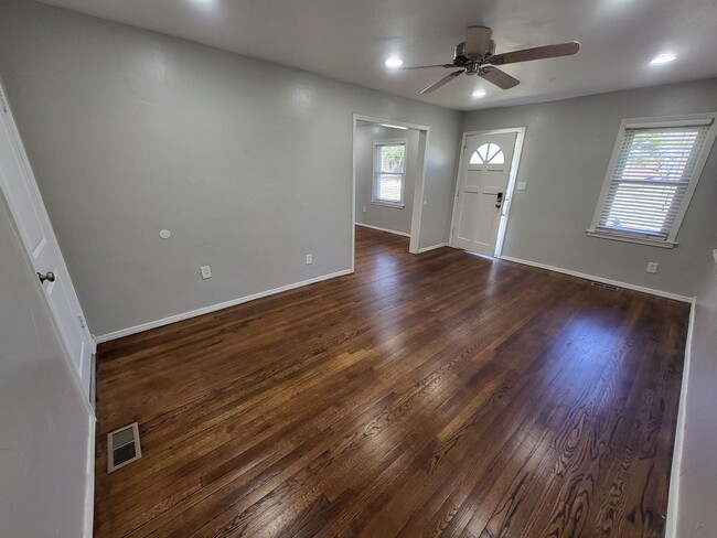 414 E 6th St in Edmond, OK - Foto de edificio - Building Photo