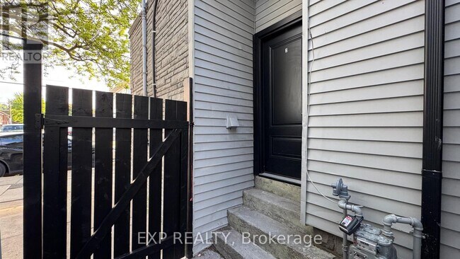 425-425 Cannon St E in Hamilton, ON - Building Photo - Building Photo