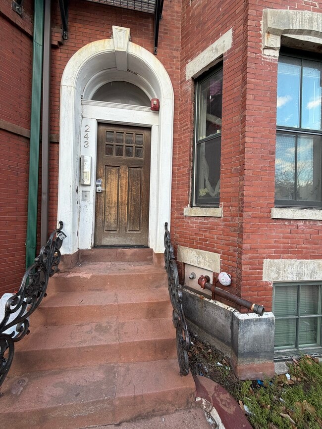 243 Northampton St, Unit 4 in Boston, MA - Building Photo - Building Photo