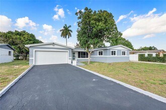 4725 NW 5th Ct in Plantation, FL - Building Photo - Building Photo