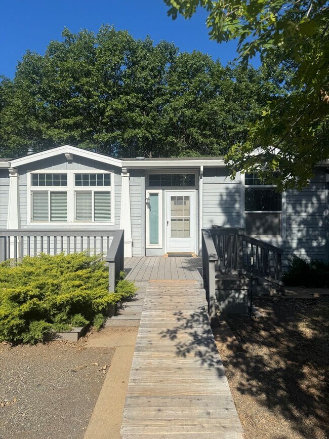 7250 Tahoe Ln in Shingletown, CA - Building Photo - Building Photo