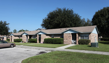 Middleburg Bluffs Apartment in Middleburg, FL - Building Photo - Building Photo