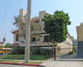 3024 Livonia Ave in Los Angeles, CA - Foto de edificio - Building Photo