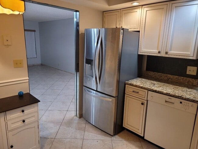 8657 Boca Glades Blvd W, Unit 1 in Boca Raton, FL - Foto de edificio - Building Photo