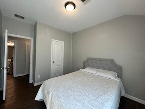 419 Oak Chase Dr in Conroe, TX - Foto de edificio - Building Photo