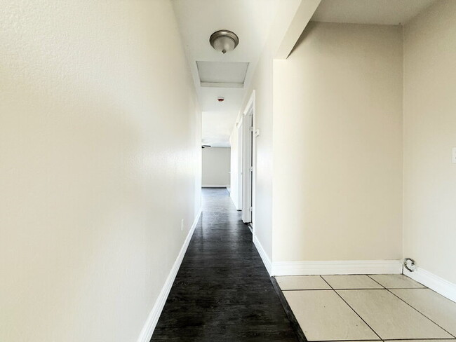 846 W 55th St in Los Angeles, CA - Building Photo - Building Photo