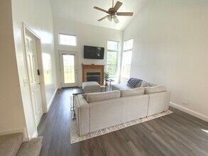 10S401 Carrington Cir in Burr Ridge, IL - Foto de edificio - Building Photo