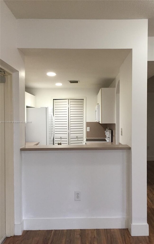 6740 NW 114th Ave in Doral, FL - Building Photo - Building Photo