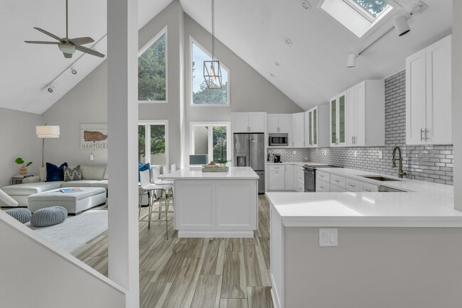11 Copper Hill Dr