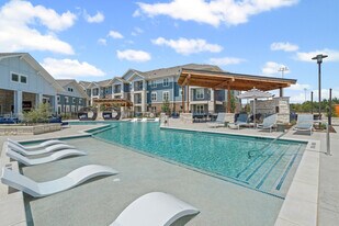 Alpine Creekside in Haltom City, TX - Building Photo