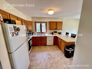 1725 Brittany Pl in Madison, WI - Building Photo - Building Photo