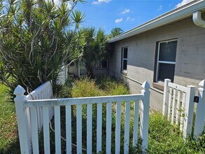 125 Poinsettia Cir NE in Port Charlotte, FL - Building Photo - Building Photo