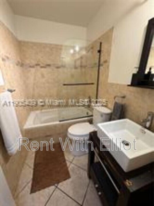 3242 Jackson St in Hollywood, FL - Building Photo