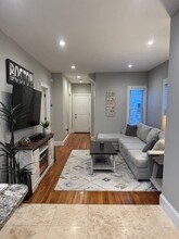 38 Avon St in Malden, MA - Foto de edificio - Building Photo