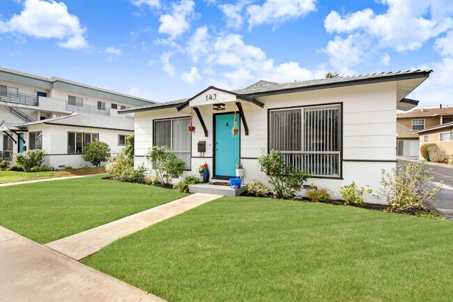 Beachwood Apartment Homes in Burbank, CA - Building Photo - Building Photo