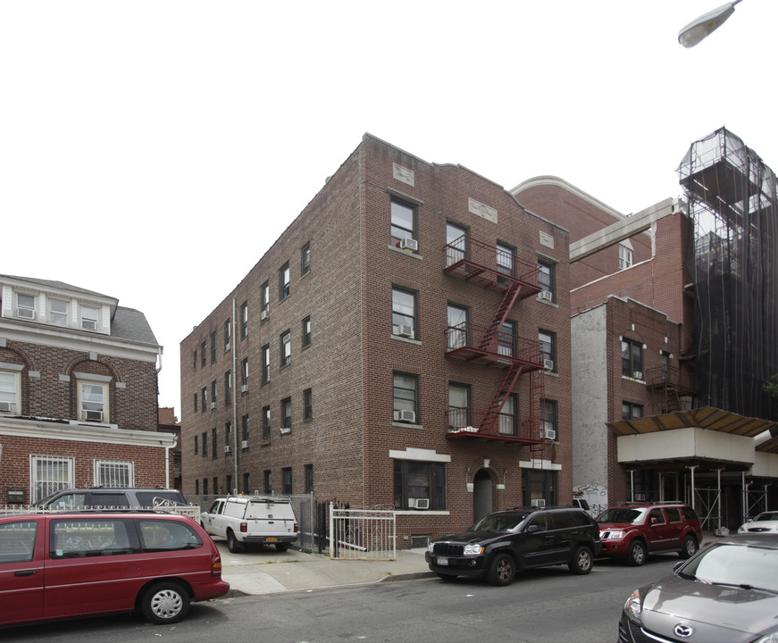 41-26 Gleane St in Flushing, NY - Foto de edificio