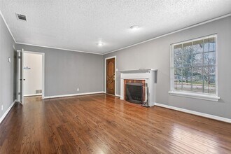 9306 Forest Hills Blvd in Dallas, TX - Building Photo - Building Photo